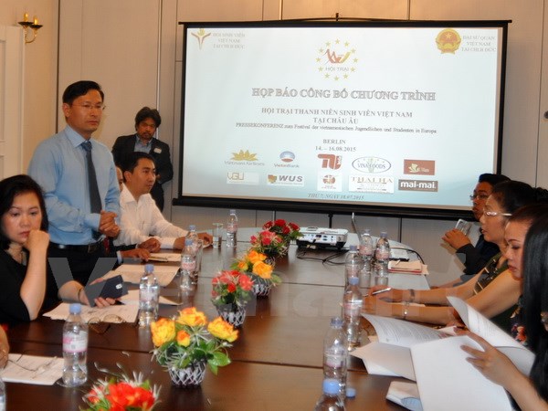 Young Vietnamese people in Europe join in camping in Germany